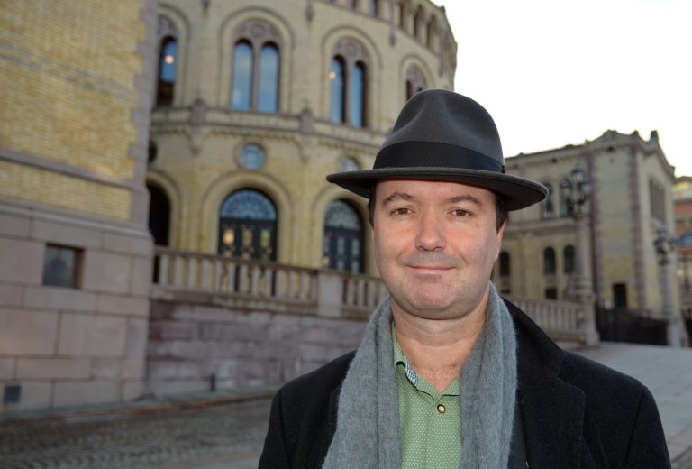 Arnt foran Stortinget