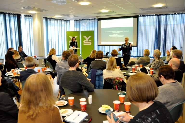 mange på frokostmøte YS Kvinnedagen foto Siv M Bjelland.jpg