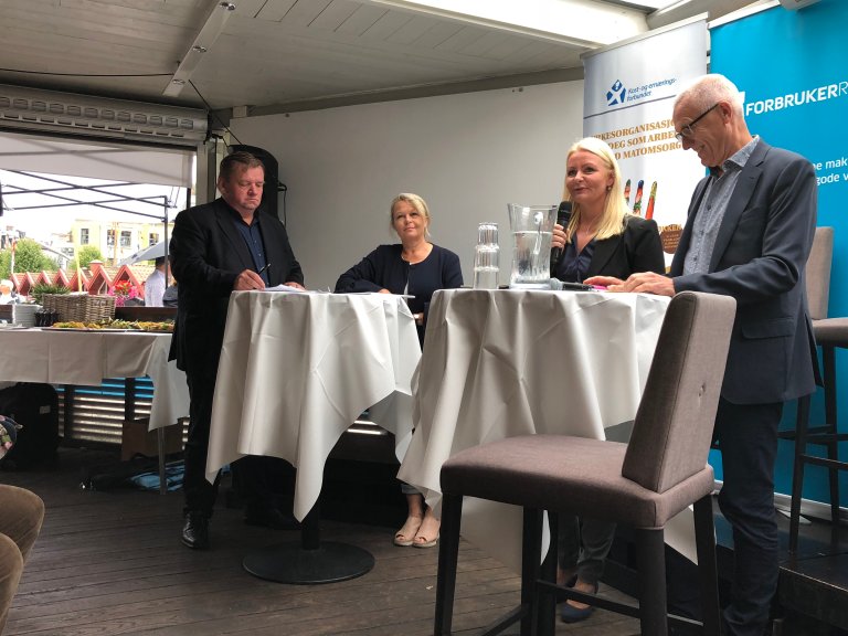 Deltas politiske rådgiver Knut Roger Andersen ledet debatten mellom minister for folkehelse Åse Michaelsen, 1. nestleder i KS Mette Gundersen og direktør i PBL Arild M. Olsen