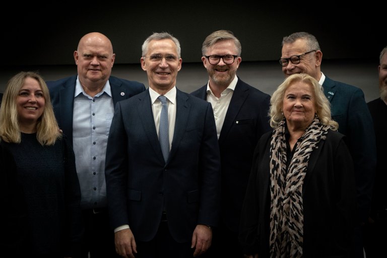 Stoltenberg og forbundslederne.jpg