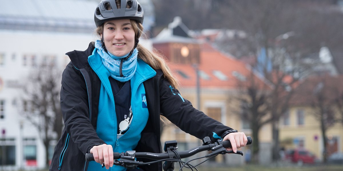 Sarah Triki jobber i hjemmetjenesten i Bergen sentrum. Hun er dessuten styremedlem i Helsefagarbeidere i Delta for Region Vest.