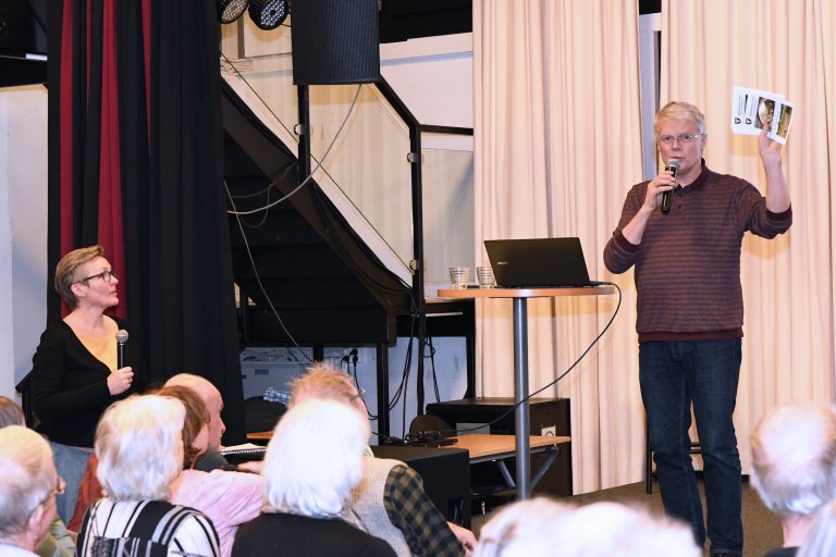 Nina Sivertsen og foredragsholder forfatter og byvandrer Leif Gjerland Foto Siv M Bjelland